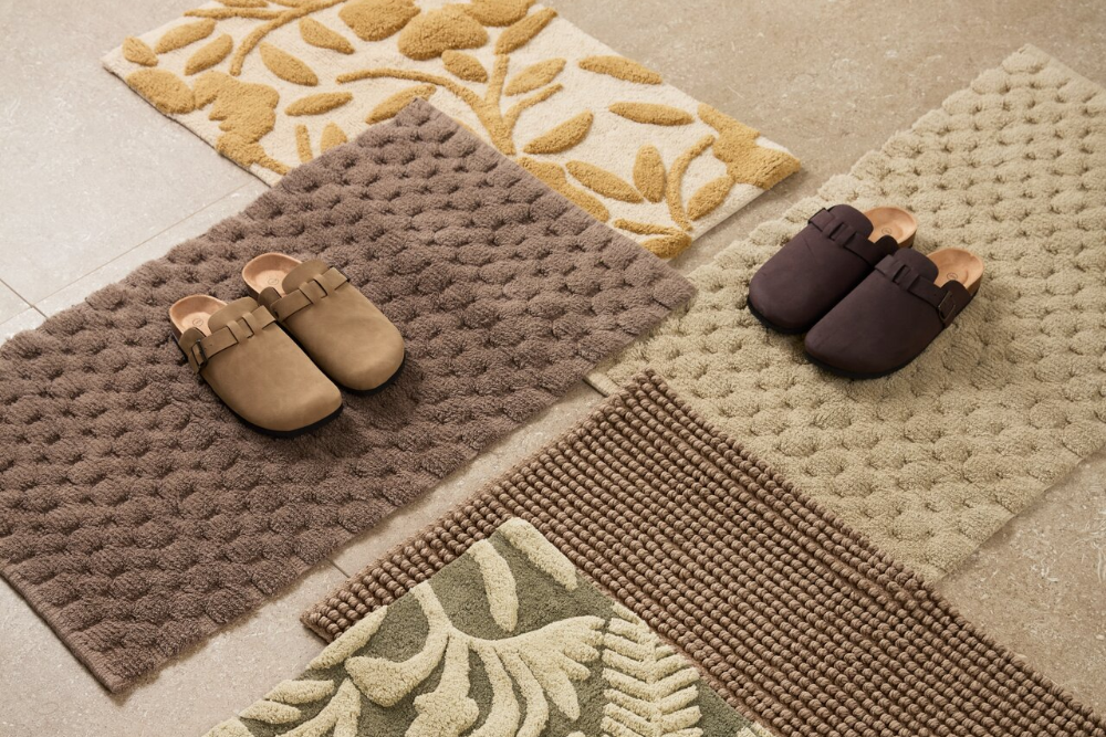 Warme voeten, samen op de bank