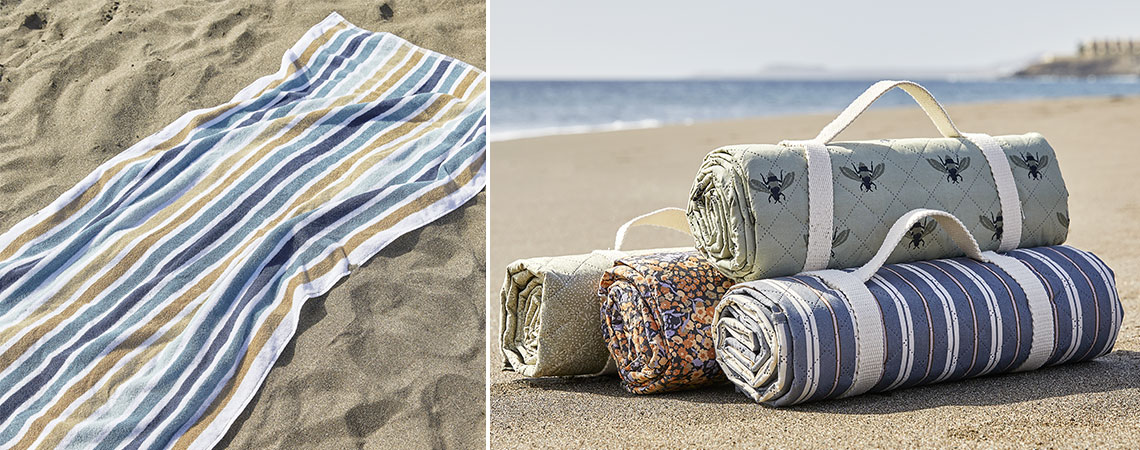 Strandlaken en waterdicht picknickkleed op een strand