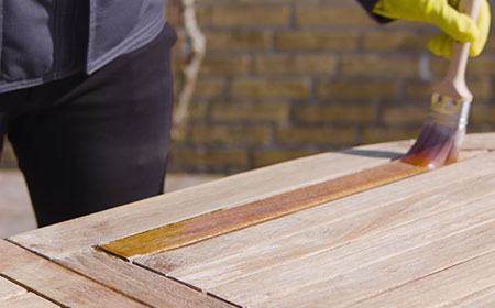 Vidéo : Comment traiter vos meubles de jardin en bois ?