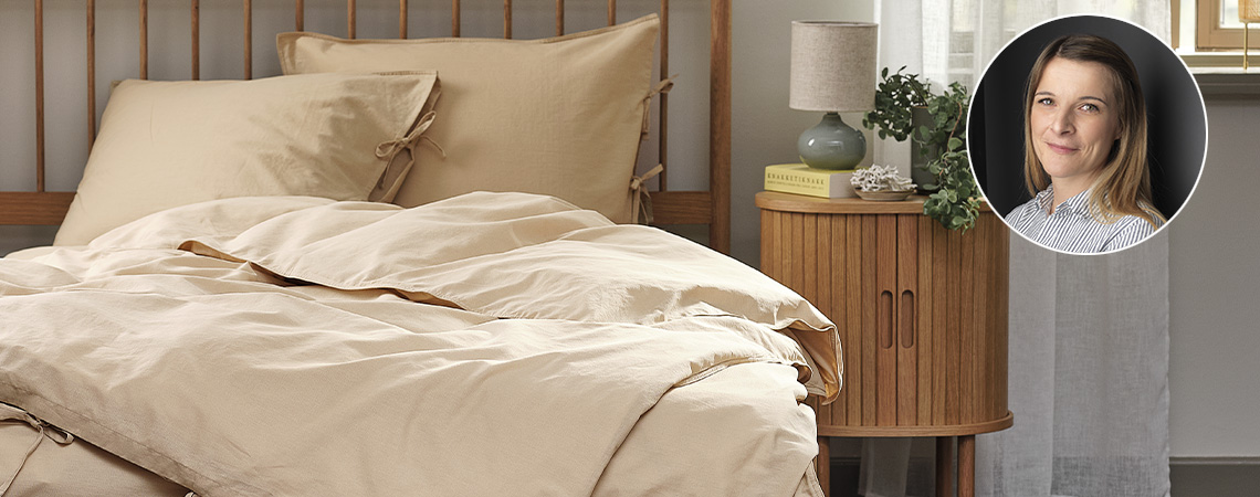 Parure de lit en coton lavé en kaki clair avec un encart de notre Acheteuse Kathrine