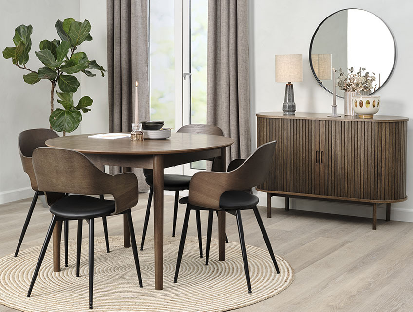 Tambour dressoir in eetkamer met eettafel en eetkamerstoelen 