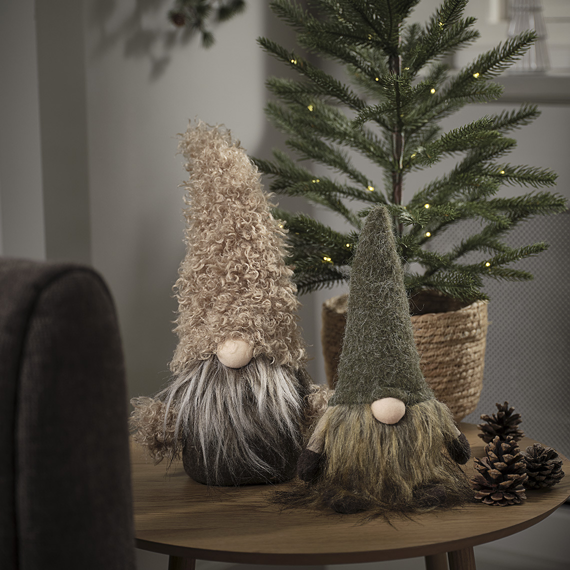 Lutins LARVIKIT et MUMIN Table d'appoint avec deux lutins de Noël