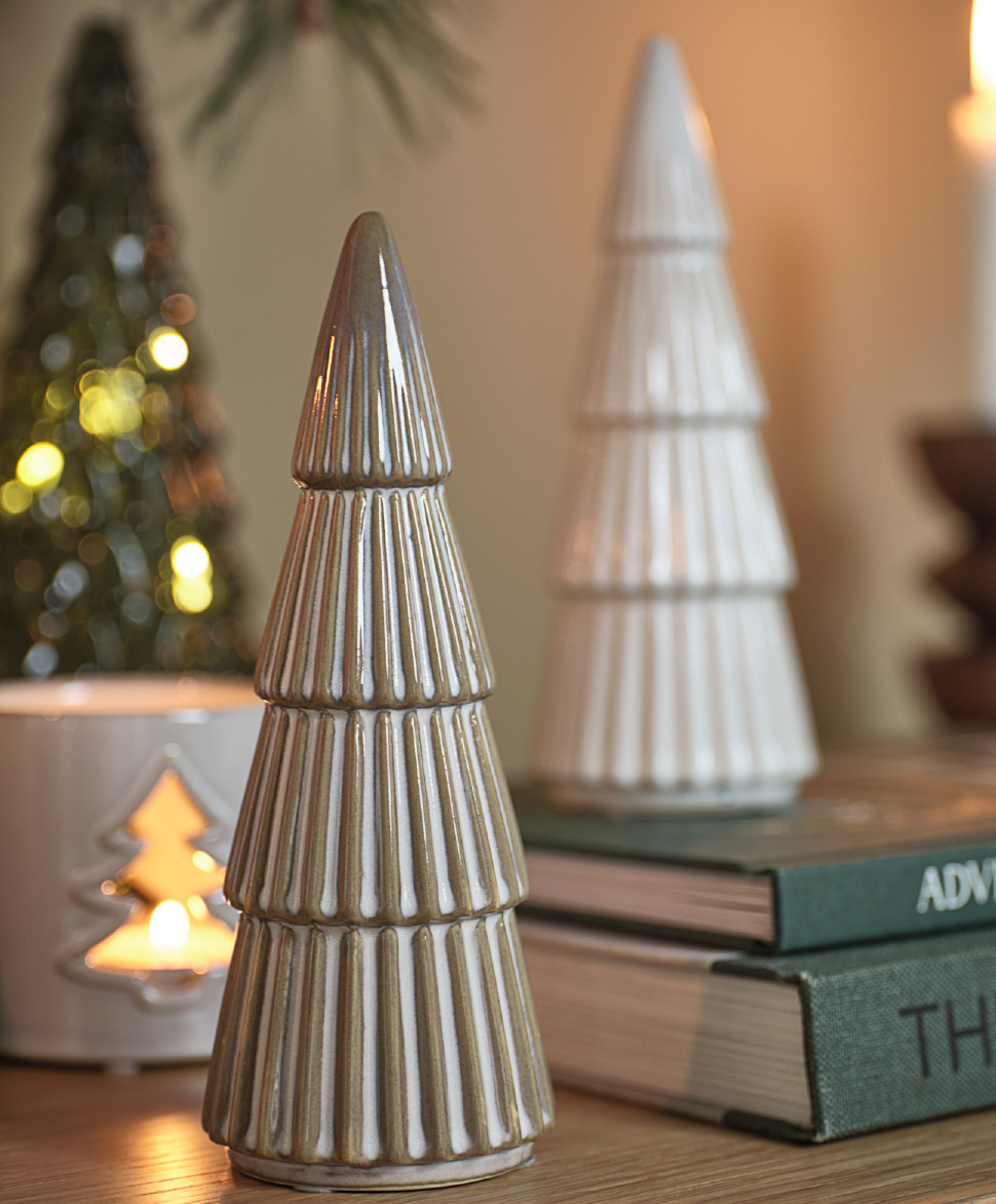Aardewerk decoratie kerstboom MYSING Close-up van kerstdecoratie