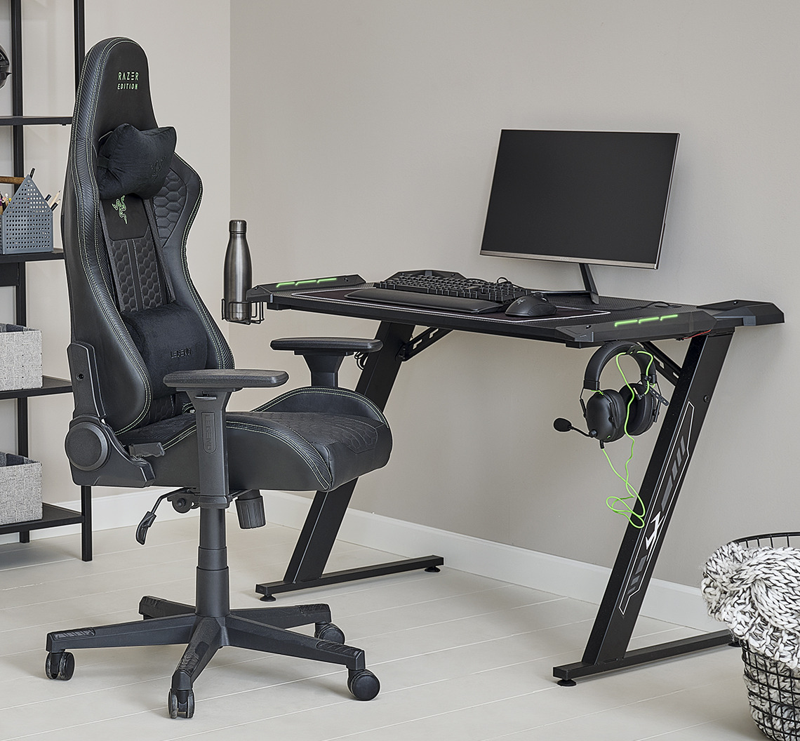 LINDHOLM computer desk and TYPE Z RAZER gaming chair Gamingbureau met LED-verlichting en bekerhouder