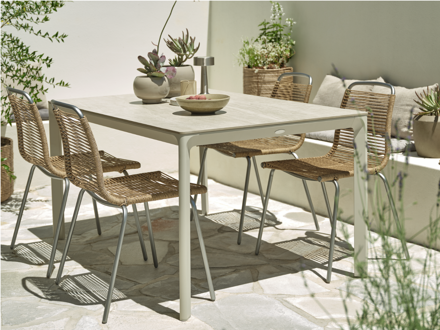 KUMLA-tuintafel en MIDDAGSBERGET-stoelen