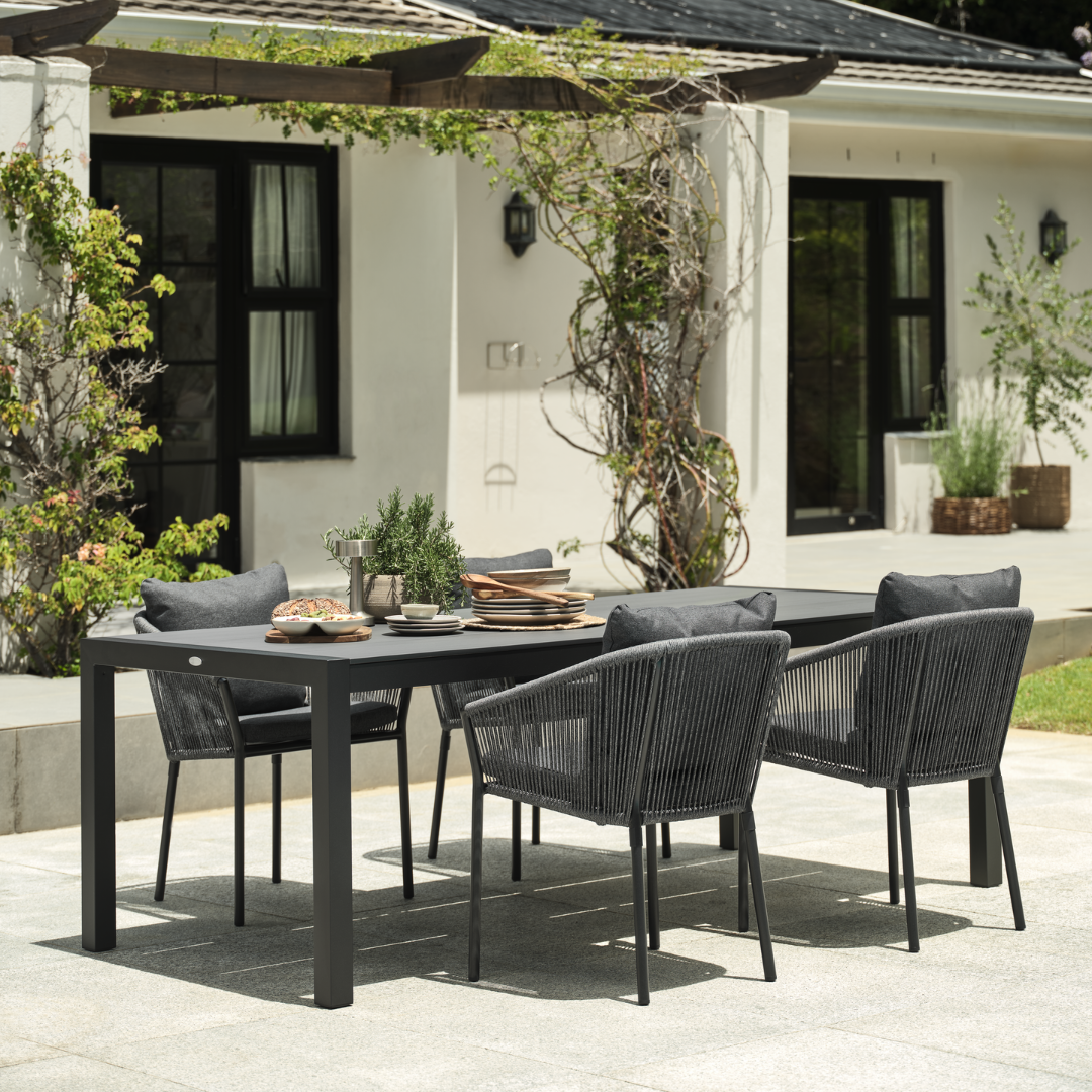 HAGEN-tuintafel en GILJA-tuinstoelen