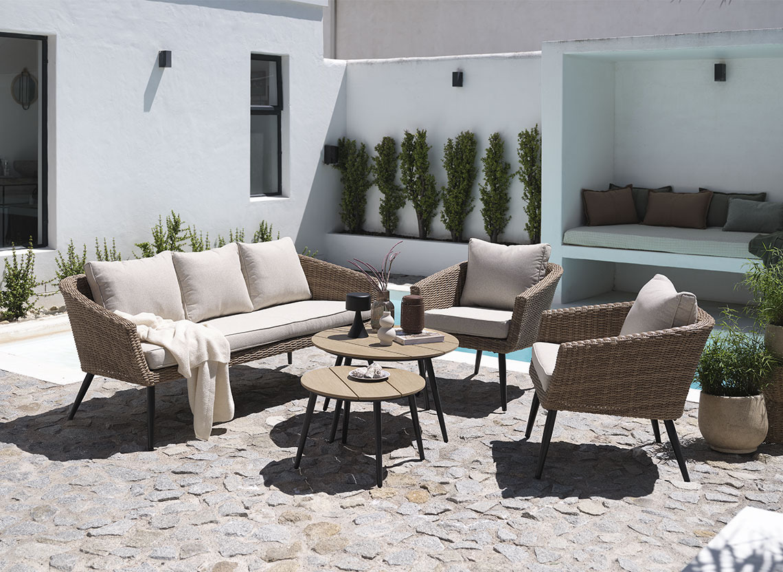 Ensemble lounge sur patio en polyrattan