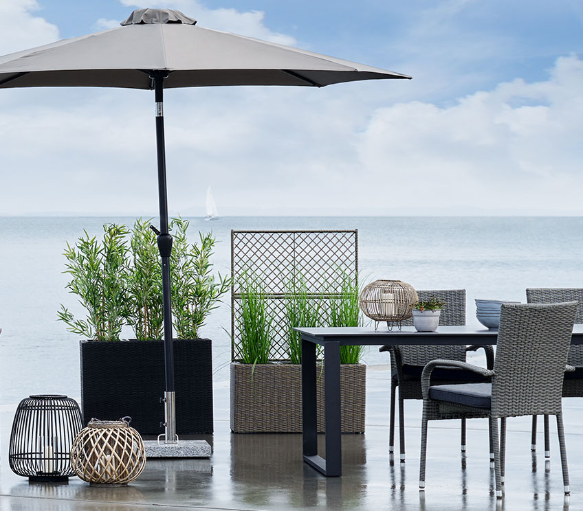 AGGER upright parasol, NETVINGE and STRAND lanterns and TRANA and STOKKAND planter boxes Patio with an upright parasol, lanterns and planter boxes
