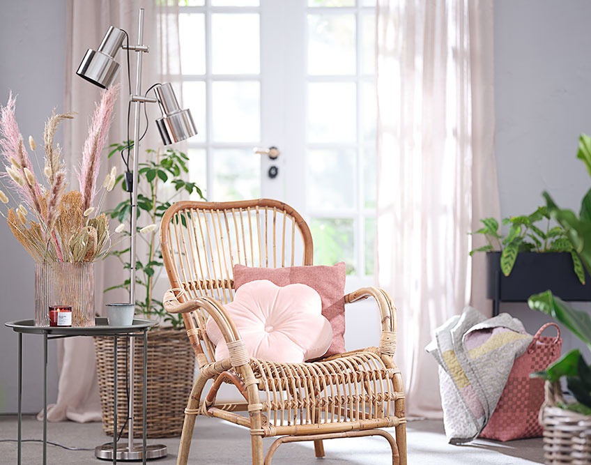 Leeshoek met staande lamp en fauteuil 