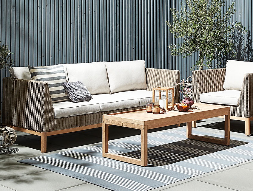 Tuin loungeset met een loungetafel van gerecycled teakhout