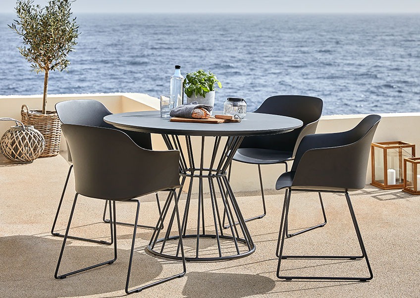 FAGERNES tuintafel en SANDVED tuinstoelen Tuintafel met vier tuinstoelen