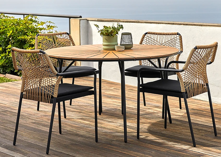 RANGSTRUP tuintafel met FASTRUP tuinstoelen Ronde tuintafel met vier tuinstoelen